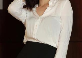 模范学院 – 草莓兔兔带着水手服套图更新来袭，飘逸的同时我也被撩到啦！