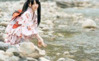 在樱井宁宁和雷姆护士的写真中，原图竟然散发出药水的微醺气息
