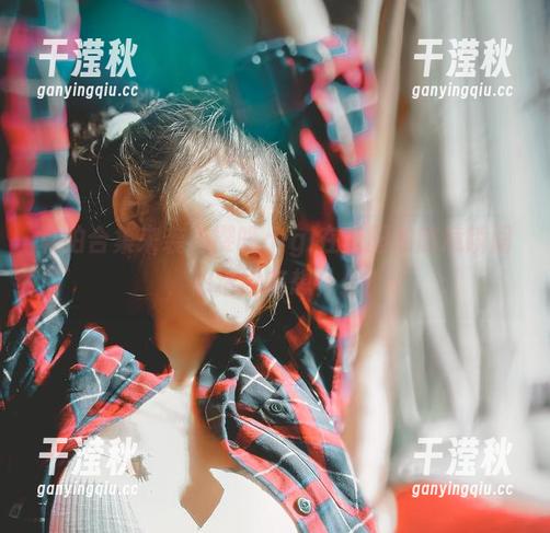 私拍合集来袭，樱晚gigi在校园的随意瞬间，你猜她在想什么？