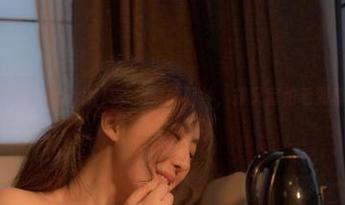 想掀开樱晚gigiKISS图集的面纱，却又害怕看到真相。