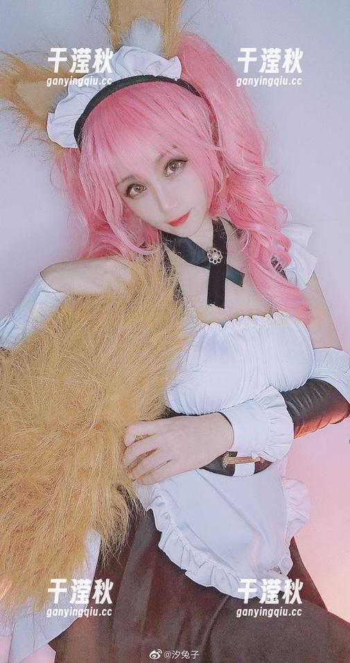 高清写真让人心动：汐兔子与玉兔的亲密时刻！