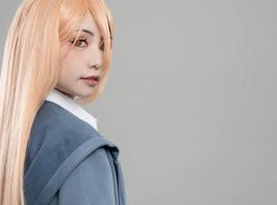 从动漫到现实：爆机少女喵小吉的链锯人玛奇玛写真，带你开启不一样的视觉之旅！