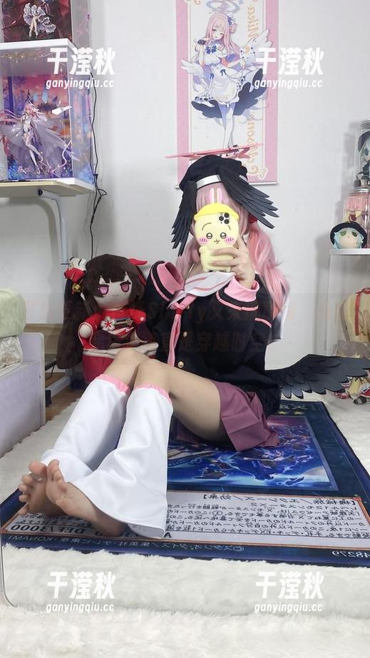 白栎Shirly 写真更新:白栎Shirly又来搞事情,鸣潮弗洛洛简直是穿越时空!