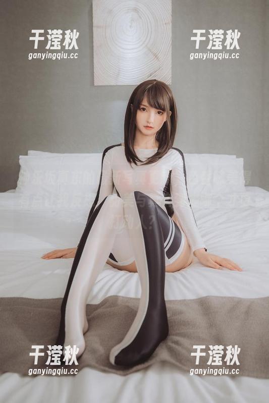 神乐坂真东 神乐坂真东的最新写真更新,色香味美得有点让我反思,甜美与真实到底哪个才更打动人?