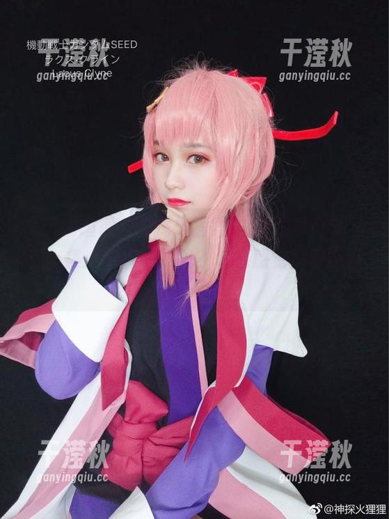 神探火狸狸 夏天的喧嚣,神探火狸狸的95式夏鸣蝉写真合集:不聊一下吗?怎么感觉我被吸引了?