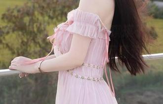 秀人网 – 办公室视角看优琪琪子yuki：没想到这些写真照片背后藏着这么多故事！