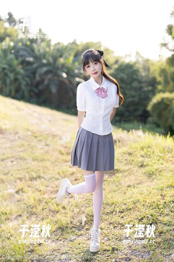 秀人网-小海臀Rena 秀人网 - 小海臀Rena的“纯白”写真:别犹豫了,下载吧,免费的就是香!