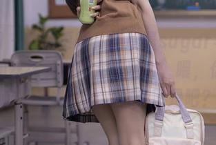 秀人网 – 套图更新，杨晨晨sugar与吊裙内衣和丝袜美腿的完美融合，喂，你觉得这“身段”让人想多了是吧？