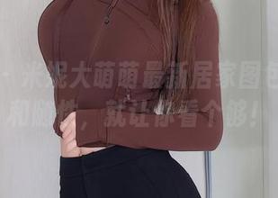 秀人网 – 米妮大萌萌最新居家图包：时尚和随性，就让你看个够！