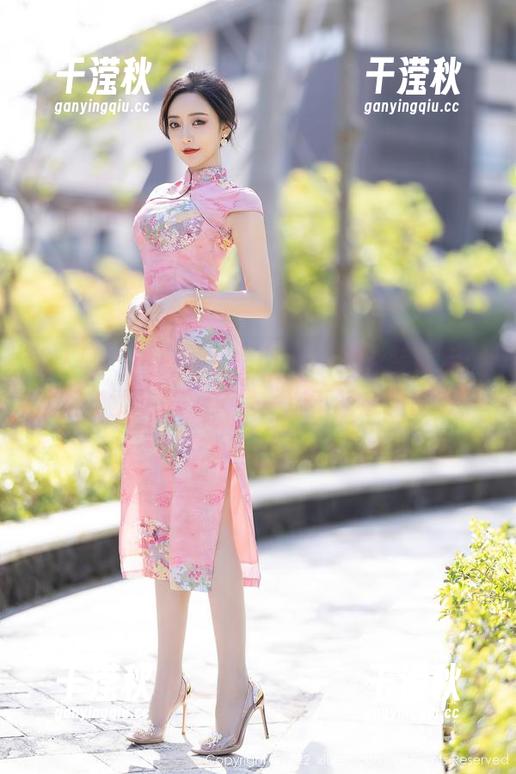 秀人网-顾楚楚Maily 秀人网 - 揭秘顾楚楚Maily的泳装背后:这组免费写真,又是一次不经意的诱惑!