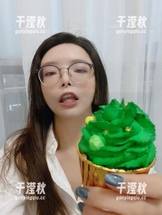 秋和柯基 写真精选:秋和柯基和死库水,小心你的心脏啊