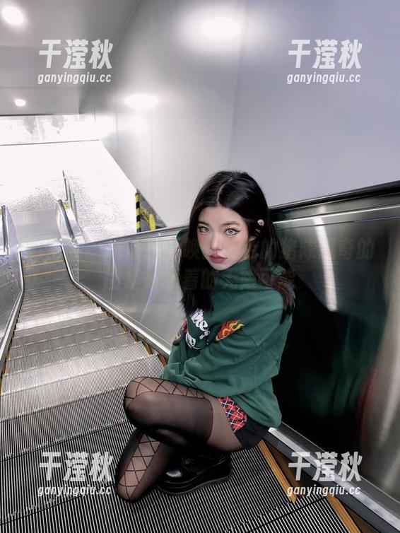 粉色的猪陈佩奇 微密圈 - 泳池的呼唤:粉色的猪陈佩奇的图集里藏着的无限可能