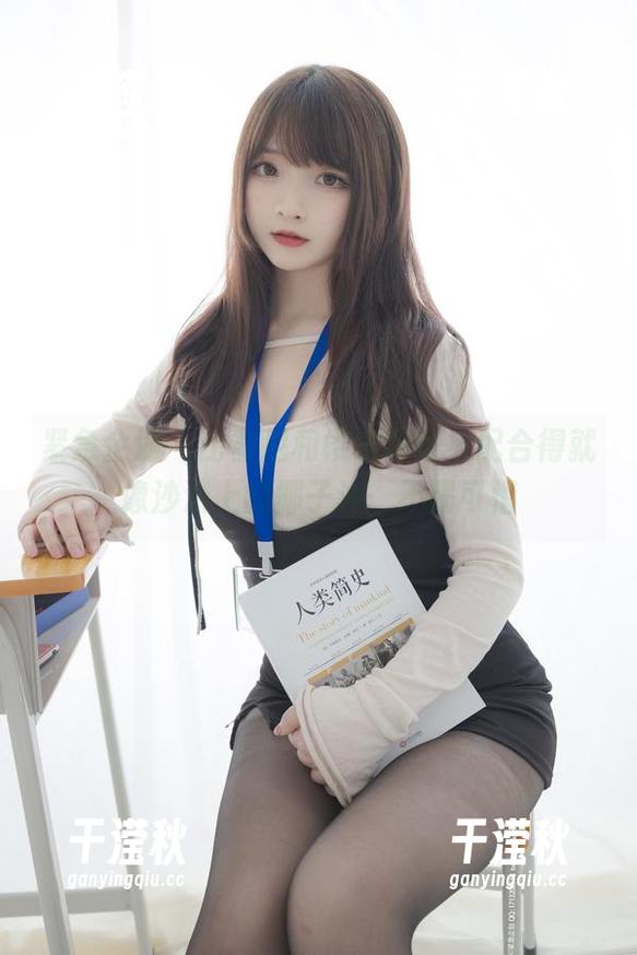 紧急企划-樱樱樱可 紧急企划 - 比基尼和樱樱樱可,配合得就像沙滩上的椰子汁,不喝可惜