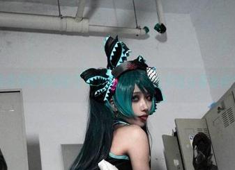 噢，没想到绞肉姬的宝多六花校服拍出来这么有私房气息！