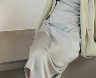 绮梦摄影 – 看了月月的女孩写真，心里不禁感叹：这个图包真是实力满满。