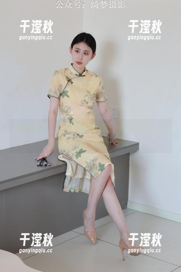 绮梦摄影 - 莹莹的白丝集：更新啦！这次她的气场比白丝还强！