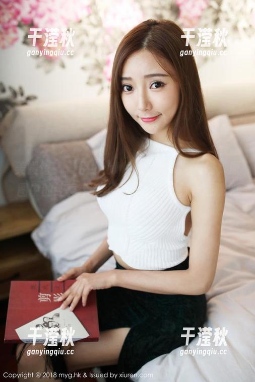 美媛馆-伊小七MoMo 美媛馆 - “伊小七MoMo修女”在线,原图中的纯真带点小挑逗,感觉有点心跳加速!