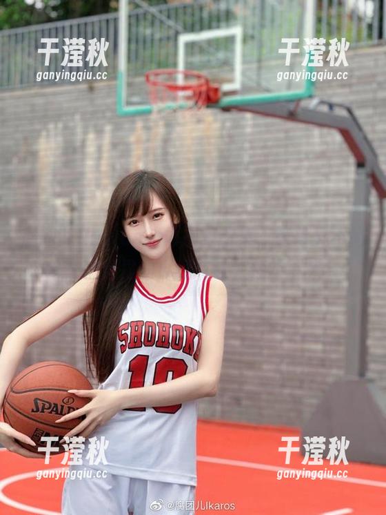 腐团儿Ikaros 腐团儿Ikaros的体操服图集,简单又不简单,精选里的小细节让人停不下来!