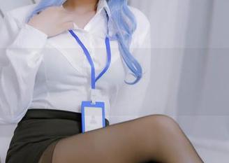 下载中：荒井喵喵在爱宕泳装里的一番水波荡漾！