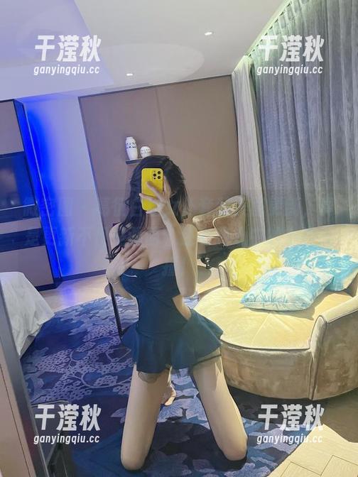 葛征 微密圈 - 葛征白丝女仆套装美图更新,真是更新不仅是画面,还有我心中的小鹿乱撞!