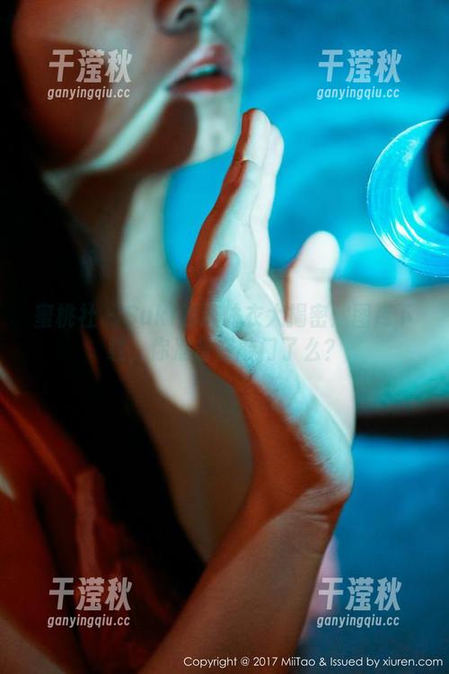 蜜桃社-Suki 蜜桃社 - Suki的连体衣大揭密:图库下载,你准备好敲门了么?