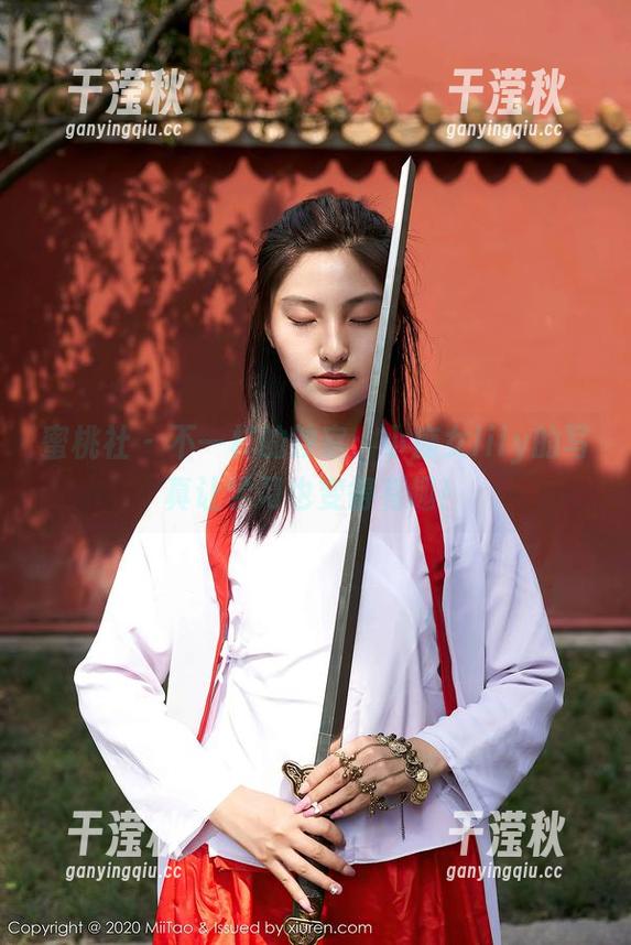 蜜桃社 - 不一样的教室：小魔女lily的写真让学习也变得有趣！