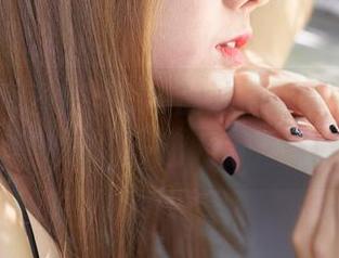 蜜桃社 – 珍妮Jeane的油亮写真，快来网盘解锁那份迷人的光泽！