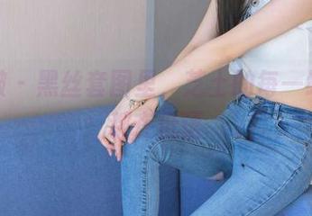 袜啵啵 – 黑丝套图里，芝士的每一缕光影都在低语