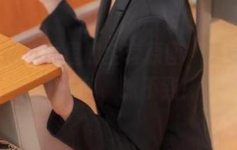 逐月Su在泳池里的全套原图，感觉像是海里捞鱼，抓不到！