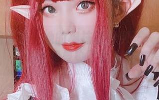 原图的雪猫：她的棉袜微妙到让人捉摸不透，图册则是晕染了色彩的梦境！
