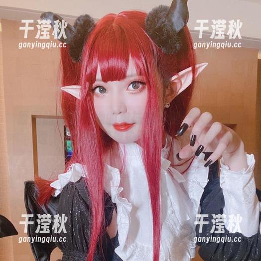 雪猫 原图的雪猫:她的棉袜微妙到让人捉摸不透,图册则是晕染了色彩的梦境!