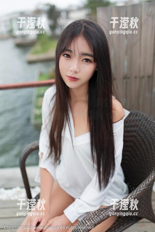 青豆客-施忆佳Kitty酱 青豆客 - 从施忆佳Kitty酱的女孩写真中,探寻那种壁纸般的梦幻感,太吸引人了!