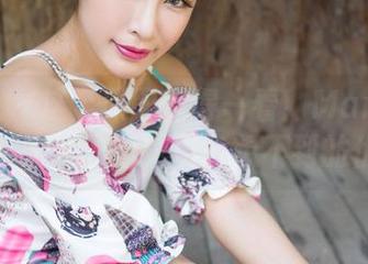 魅妍社 – 这个原图值得一看！Manuela玛鲁娜的白丝显露出意想不到的优雅。