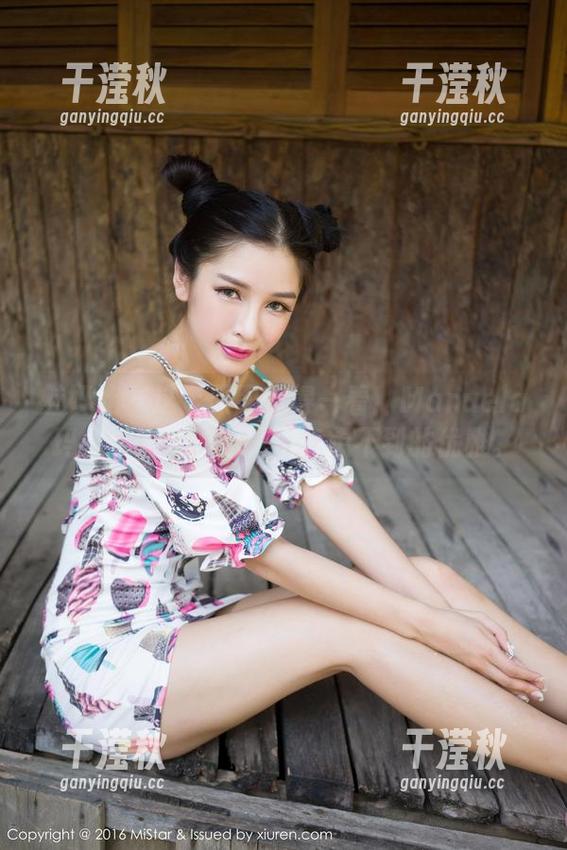 魅妍社-Manuela玛鲁娜 魅妍社 - 这个原图值得一看!Manuela玛鲁娜的白丝显露出意想不到的优雅。