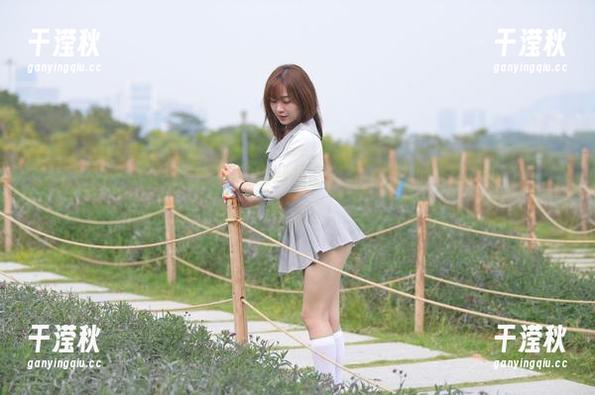 魔镜街拍-婷婷 魔镜街拍 - 在寒风中绽放的定制极品肉丝:婷婷的圣诞美丽秘籍,快来偷学!