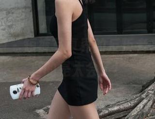 魔镜街拍 – 短裤写真界的反叛者，艾小青真的是太会了！