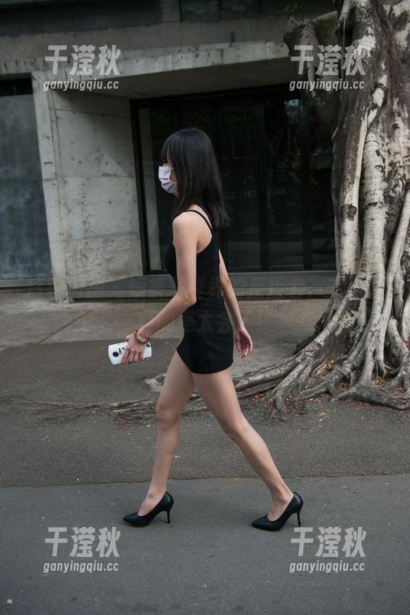 魔镜街拍-艾小青 魔镜街拍 - 短裤写真界的反叛者,艾小青真的是太会了!