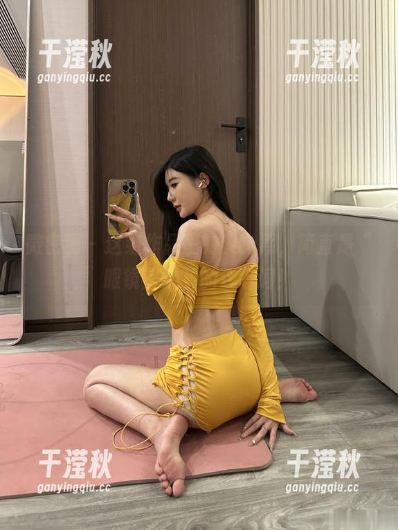 黎允熙 微密圈 - 这组作品里的黎允熙,简直是“眼镜美学”的代名词!